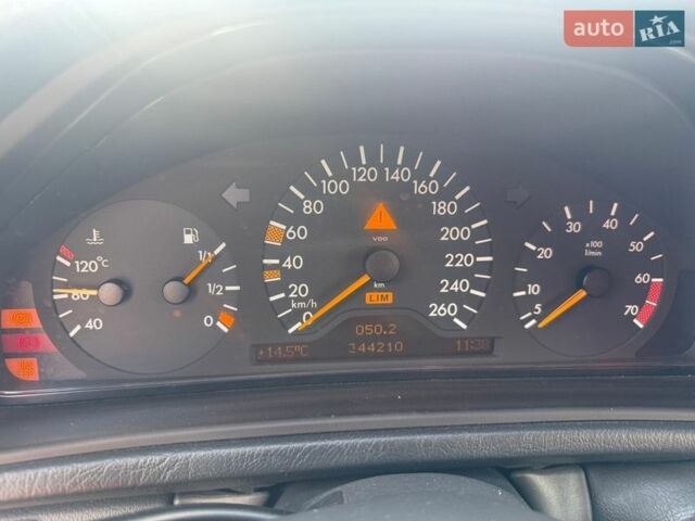 Серый Мерседес ЦЛК-Класс, объемом двигателя 3.2 л и пробегом 340 тыс. км за 4700 $, фото 8 на Automoto.ua