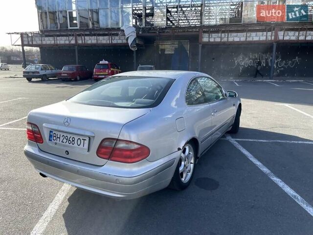 Серый Мерседес ЦЛК-Класс, объемом двигателя 3.2 л и пробегом 307 тыс. км за 3799 $, фото 3 на Automoto.ua
