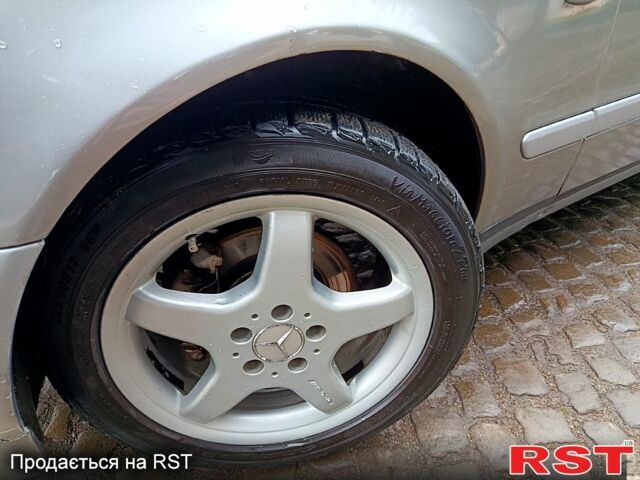 Серый Мерседес ЦЛК-Класс, объемом двигателя 2 л и пробегом 235 тыс. км за 4300 $, фото 11 на Automoto.ua