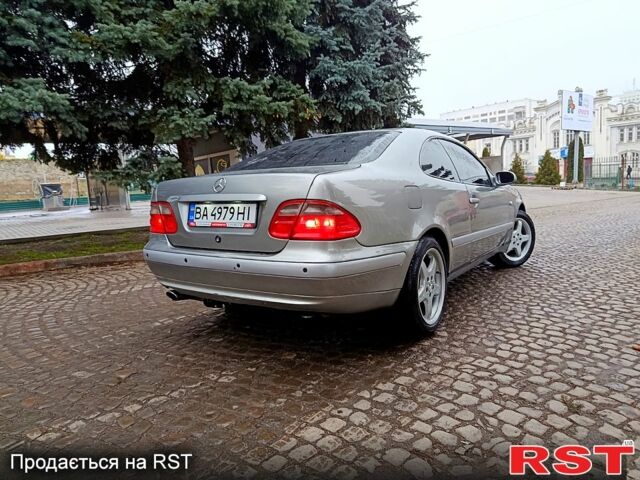 Серый Мерседес ЦЛК-Класс, объемом двигателя 2 л и пробегом 235 тыс. км за 4300 $, фото 4 на Automoto.ua