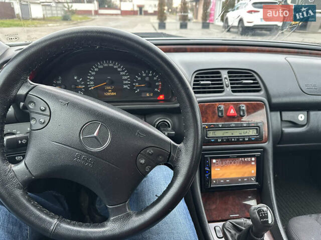 Серый Мерседес ЦЛК-Класс, объемом двигателя 2 л и пробегом 138 тыс. км за 4200 $, фото 5 на Automoto.ua