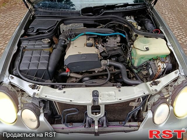 Серый Мерседес ЦЛК-Класс, объемом двигателя 2 л и пробегом 235 тыс. км за 4300 $, фото 12 на Automoto.ua