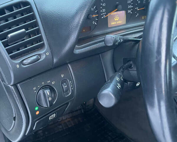 Сірий Мерседес ЦЛК-Клас, об'ємом двигуна 2 л та пробігом 317 тис. км за 3900 $, фото 19 на Automoto.ua