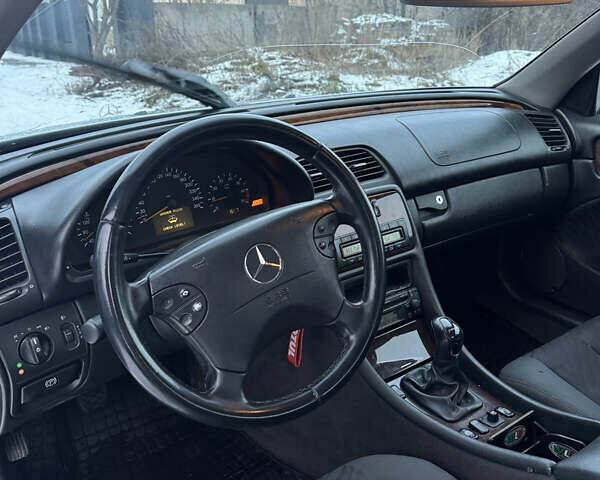 Сірий Мерседес ЦЛК-Клас, об'ємом двигуна 2 л та пробігом 317 тис. км за 3900 $, фото 10 на Automoto.ua