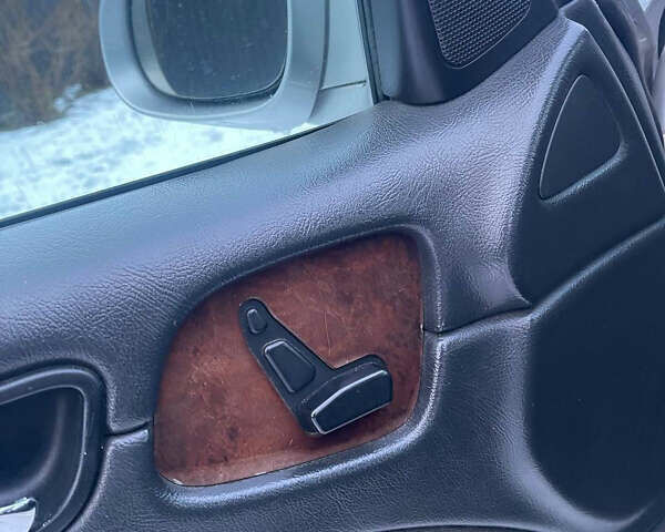 Сірий Мерседес ЦЛК-Клас, об'ємом двигуна 2 л та пробігом 317 тис. км за 3900 $, фото 20 на Automoto.ua