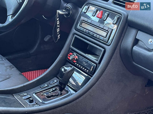 Сірий Мерседес ЦЛК-Клас, об'ємом двигуна 2 л та пробігом 336 тис. км за 2850 $, фото 13 на Automoto.ua