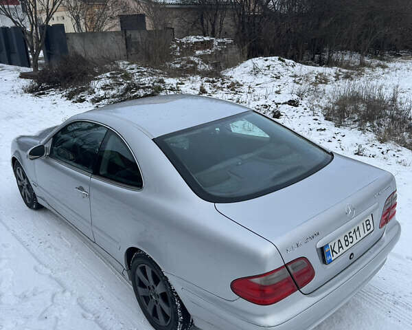 Сірий Мерседес ЦЛК-Клас, об'ємом двигуна 2 л та пробігом 317 тис. км за 3900 $, фото 3 на Automoto.ua