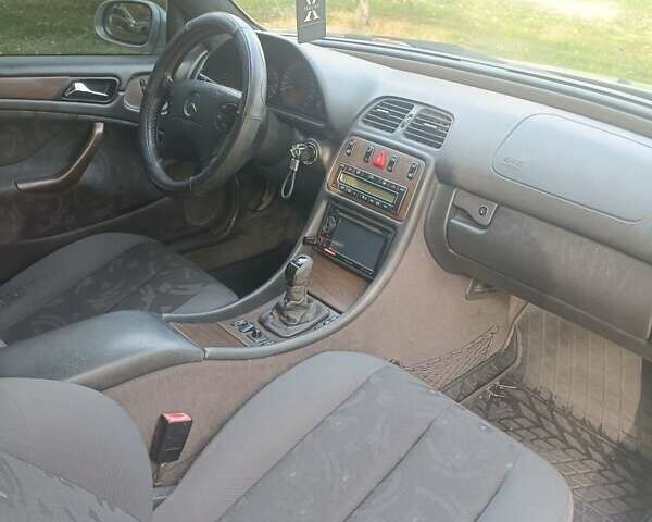 Мерседес ЦЛК-Клас 2000 у Запоріжжя на Automoto.ua Сірий Мерседес ЦЛК-Клас, об'ємом двигуна 2 л та пробігом 345 тис. км за 3650 $, фото 7 на Automoto.ua