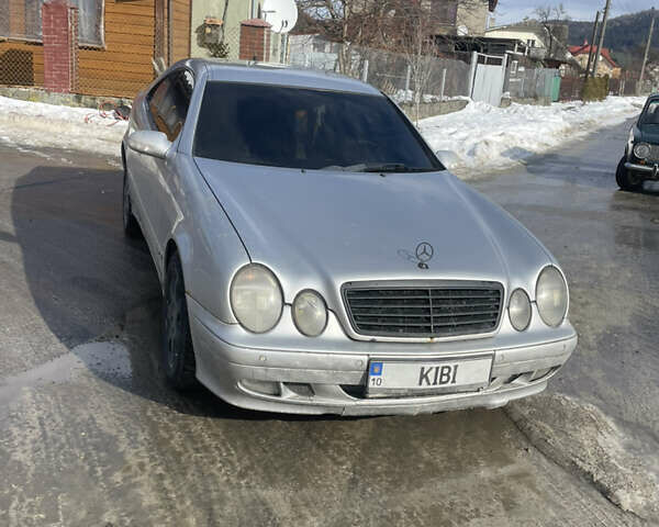 Серый Мерседес ЦЛК-Класс, объемом двигателя 2 л и пробегом 370 тыс. км за 3650 $, фото 2 на Automoto.ua