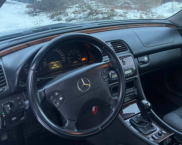 Сірий Мерседес ЦЛК-Клас, об'ємом двигуна 2 л та пробігом 317 тис. км за 3900 $, фото 21 на Automoto.ua