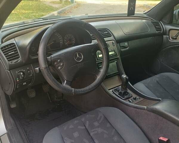 Мерседес ЦЛК-Клас 2000 у Запоріжжя на Automoto.ua Сірий Мерседес ЦЛК-Клас, об'ємом двигуна 2 л та пробігом 345 тис. км за 3650 $, фото 5 на Automoto.ua