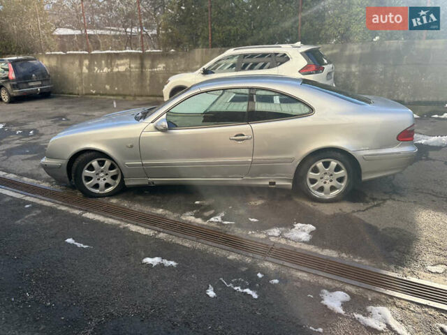 Сірий Мерседес ЦЛК-Клас, об'ємом двигуна 2 л та пробігом 352 тис. км за 2200 $, фото 3 на Automoto.ua