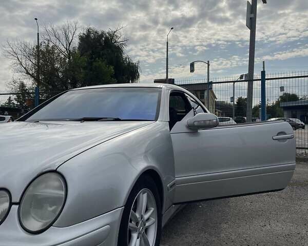 Серый Мерседес ЦЛК-Класс, объемом двигателя 2 л и пробегом 243 тыс. км за 4500 $, фото 4 на Automoto.ua