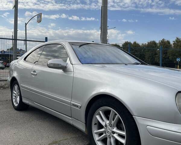 Серый Мерседес ЦЛК-Класс, объемом двигателя 2 л и пробегом 243 тыс. км за 4500 $, фото 1 на Automoto.ua