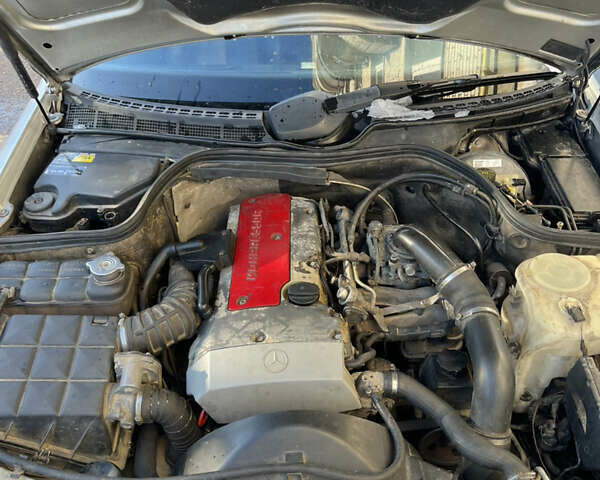 Сірий Мерседес ЦЛК-Клас, об'ємом двигуна 2 л та пробігом 352 тис. км за 2200 $, фото 13 на Automoto.ua
