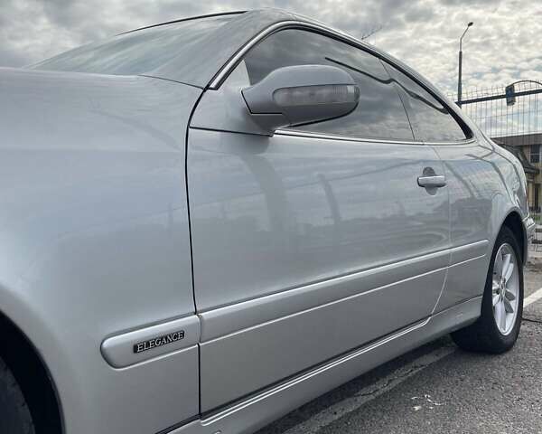 Серый Мерседес ЦЛК-Класс, объемом двигателя 2 л и пробегом 243 тыс. км за 4500 $, фото 3 на Automoto.ua