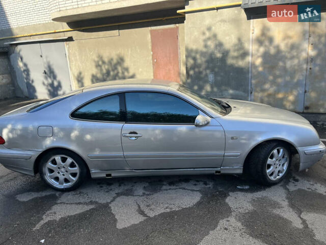 Сірий Мерседес ЦЛК-Клас, об'ємом двигуна 2 л та пробігом 352 тис. км за 2200 $, фото 2 на Automoto.ua