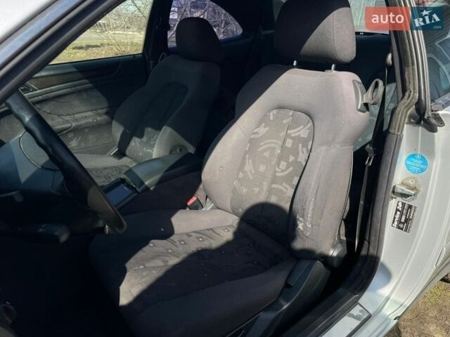 Серый Мерседес ЦЛК-Класс, объемом двигателя 2.3 л и пробегом 400 тыс. км за 2900 $, фото 16 на Automoto.ua