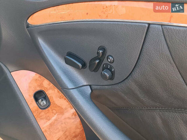 Серый Мерседес ЦЛК-Класс, объемом двигателя 3.2 л и пробегом 294 тыс. км за 8290 $, фото 26 на Automoto.ua