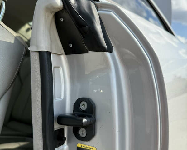 Серый Мерседес ЦЛК-Класс, объемом двигателя 2.7 л и пробегом 330 тыс. км за 4999 $, фото 26 на Automoto.ua