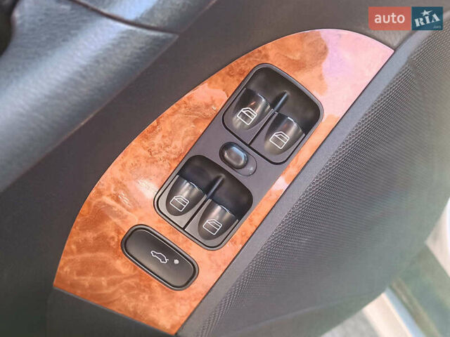 Серый Мерседес ЦЛК-Класс, объемом двигателя 3.2 л и пробегом 294 тыс. км за 8290 $, фото 17 на Automoto.ua