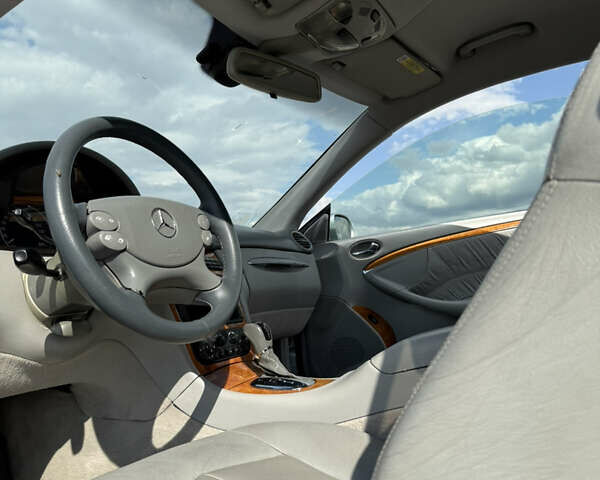 Серый Мерседес ЦЛК-Класс, объемом двигателя 2.7 л и пробегом 330 тыс. км за 4999 $, фото 25 на Automoto.ua