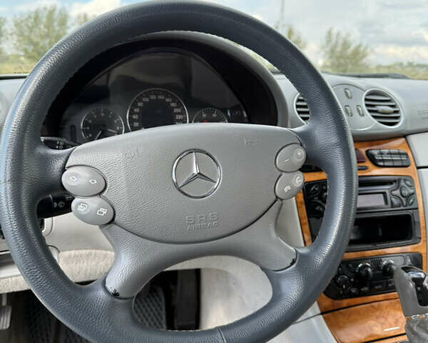 Серый Мерседес ЦЛК-Класс, объемом двигателя 2.7 л и пробегом 330 тыс. км за 4999 $, фото 21 на Automoto.ua