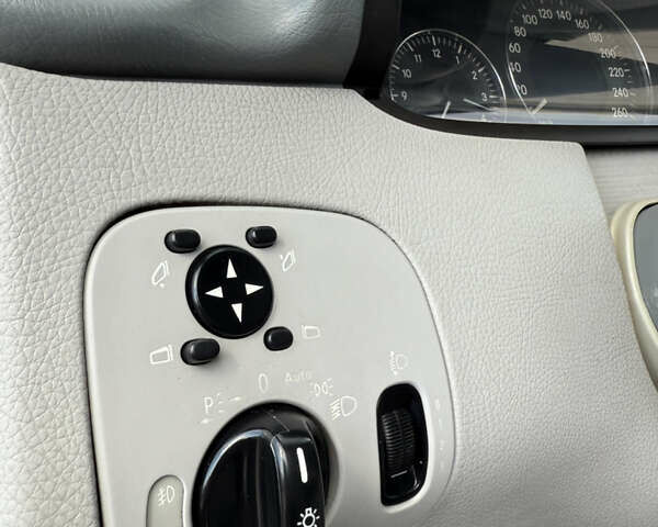 Серый Мерседес ЦЛК-Класс, объемом двигателя 2.7 л и пробегом 330 тыс. км за 4999 $, фото 20 на Automoto.ua