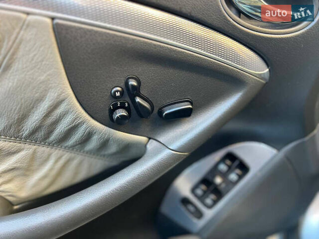 Сірий Мерседес ЦЛК-Клас, об'ємом двигуна 2.6 л та пробігом 260 тис. км за 6000 $, фото 12 на Automoto.ua