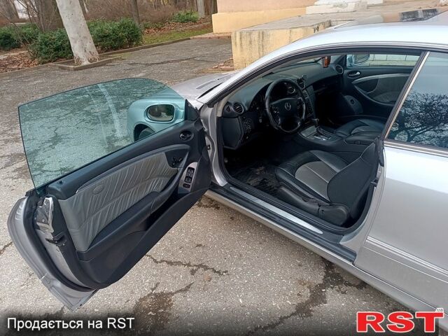 Серый Мерседес ЦЛК-Класс, объемом двигателя 2.6 л и пробегом 277 тыс. км за 6000 $, фото 5 на Automoto.ua