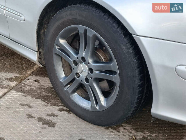 Серый Мерседес ЦЛК-Класс, объемом двигателя 3.2 л и пробегом 294 тыс. км за 8290 $, фото 7 на Automoto.ua
