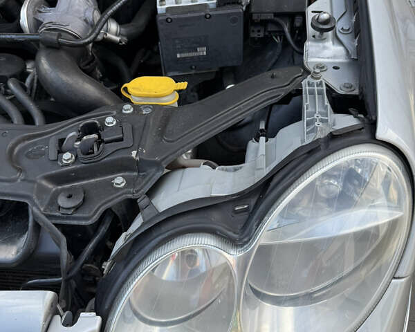 Серый Мерседес ЦЛК-Класс, объемом двигателя 2.7 л и пробегом 330 тыс. км за 4999 $, фото 36 на Automoto.ua