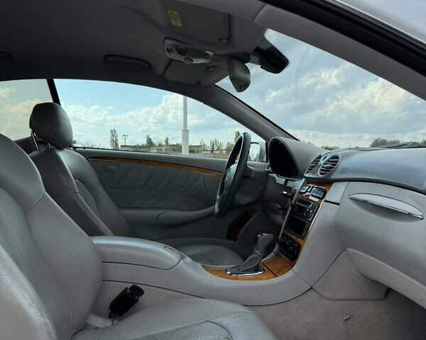 Серый Мерседес ЦЛК-Класс, объемом двигателя 2.7 л и пробегом 330 тыс. км за 4999 $, фото 16 на Automoto.ua