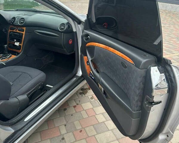 Сірий Мерседес ЦЛК-Клас, об'ємом двигуна 1.8 л та пробігом 282 тис. км за 6100 $, фото 5 на Automoto.ua
