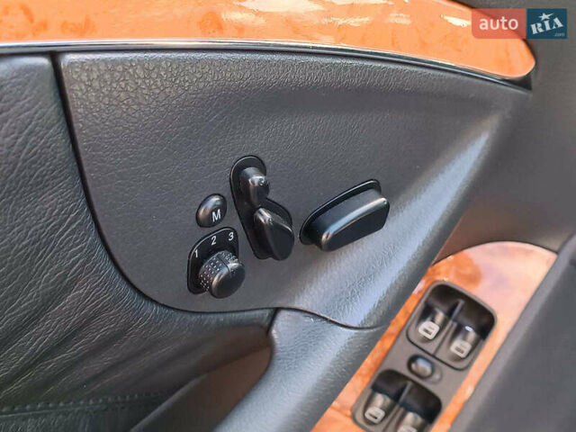 Серый Мерседес ЦЛК-Класс, объемом двигателя 3.2 л и пробегом 294 тыс. км за 8290 $, фото 16 на Automoto.ua