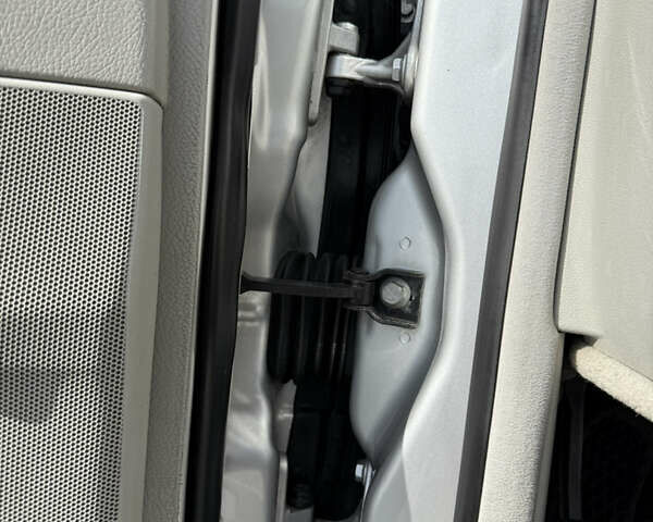 Серый Мерседес ЦЛК-Класс, объемом двигателя 2.7 л и пробегом 330 тыс. км за 4999 $, фото 24 на Automoto.ua