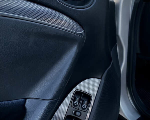 Мерседес ЦЛК-Клас 2002 у Одесі на Automoto.ua Сірий Мерседес ЦЛК-Клас, об'ємом двигуна 2.69 л та пробігом 290 тис. км за 7400 $, фото 16 на Automoto.ua