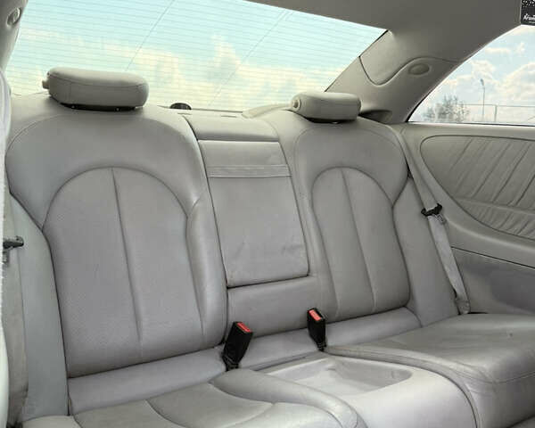 Серый Мерседес ЦЛК-Класс, объемом двигателя 2.7 л и пробегом 330 тыс. км за 4999 $, фото 15 на Automoto.ua