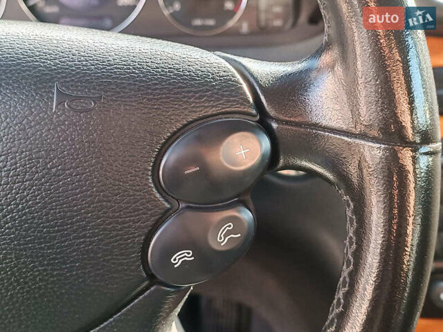 Серый Мерседес ЦЛК-Класс, объемом двигателя 3.2 л и пробегом 294 тыс. км за 8290 $, фото 22 на Automoto.ua