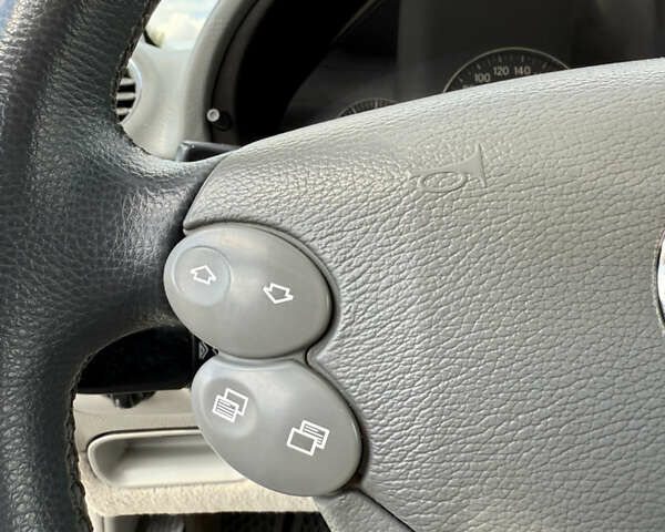 Серый Мерседес ЦЛК-Класс, объемом двигателя 2.7 л и пробегом 330 тыс. км за 4999 $, фото 22 на Automoto.ua