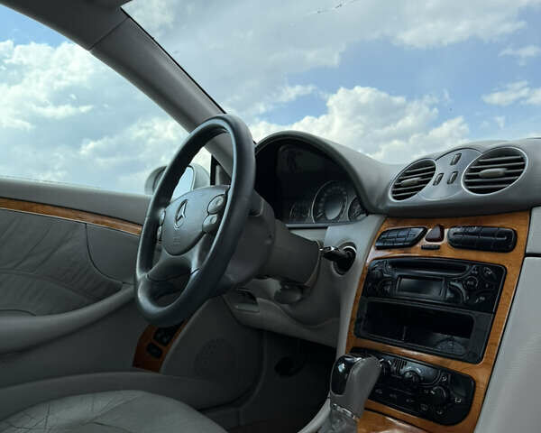 Серый Мерседес ЦЛК-Класс, объемом двигателя 2.7 л и пробегом 330 тыс. км за 4999 $, фото 18 на Automoto.ua