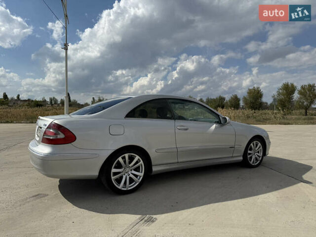 Серый Мерседес ЦЛК-Класс, объемом двигателя 2.7 л и пробегом 330 тыс. км за 4999 $, фото 12 на Automoto.ua