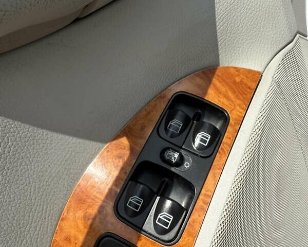 Серый Мерседес ЦЛК-Класс, объемом двигателя 2.7 л и пробегом 330 тыс. км за 4999 $, фото 27 на Automoto.ua