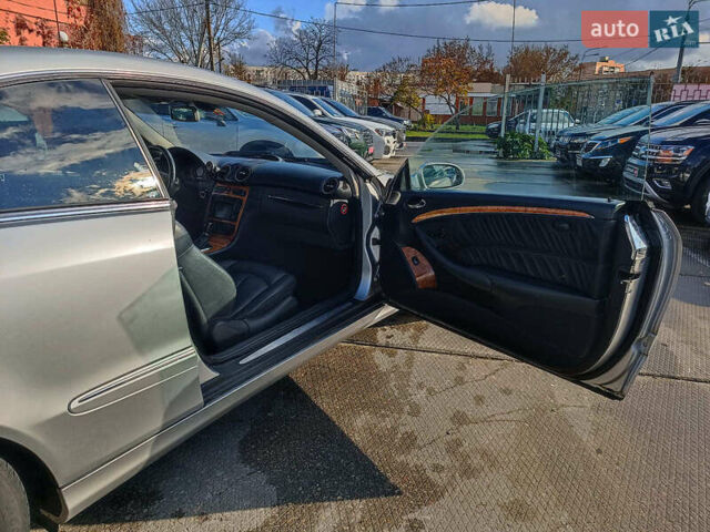 Серый Мерседес ЦЛК-Класс, объемом двигателя 3.2 л и пробегом 294 тыс. км за 8290 $, фото 25 на Automoto.ua