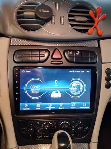 Серый Мерседес ЦЛК-Класс, объемом двигателя 2.7 л и пробегом 380 тыс. км за 5500 $, фото 5 на Automoto.ua