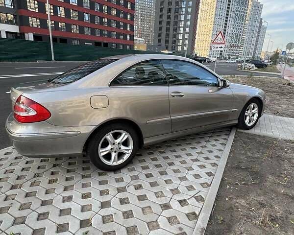 Серый Мерседес ЦЛК-Класс, объемом двигателя 2.7 л и пробегом 296 тыс. км за 8100 $, фото 2 на Automoto.ua