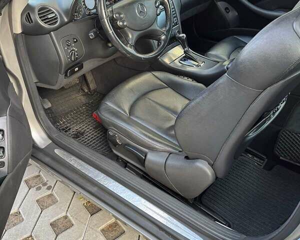 Серый Мерседес ЦЛК-Класс, объемом двигателя 2.7 л и пробегом 296 тыс. км за 8100 $, фото 4 на Automoto.ua