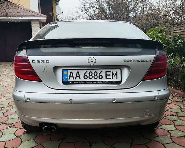 Серый Мерседес ЦЛК-Класс, объемом двигателя 1.8 л и пробегом 202 тыс. км за 5300 $, фото 3 на Automoto.ua