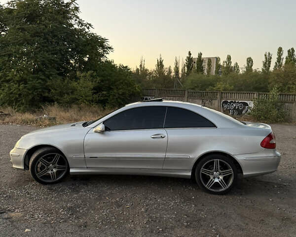 Серый Мерседес ЦЛК-Класс, объемом двигателя 3.2 л и пробегом 220 тыс. км за 5200 $, фото 3 на Automoto.ua