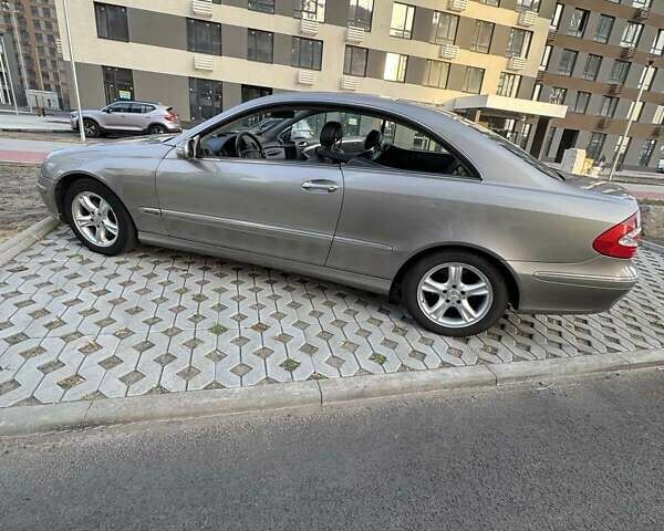 Серый Мерседес ЦЛК-Класс, объемом двигателя 2.7 л и пробегом 296 тыс. км за 8100 $, фото 3 на Automoto.ua